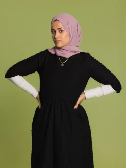 Marisa Mekko, Musta Dot><noscript><img width=