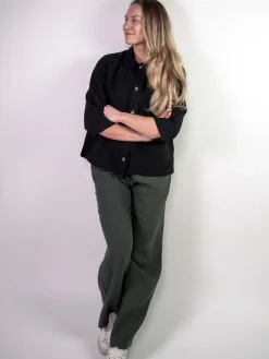 Elsa Pellavajakku, Musta><noscript><img width=