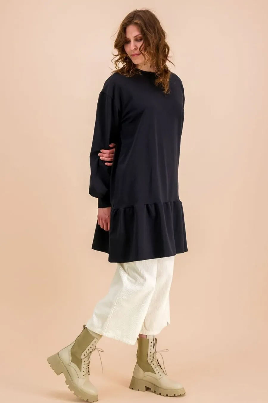Ruffle Collegemekko, Musta>Kaiko Best