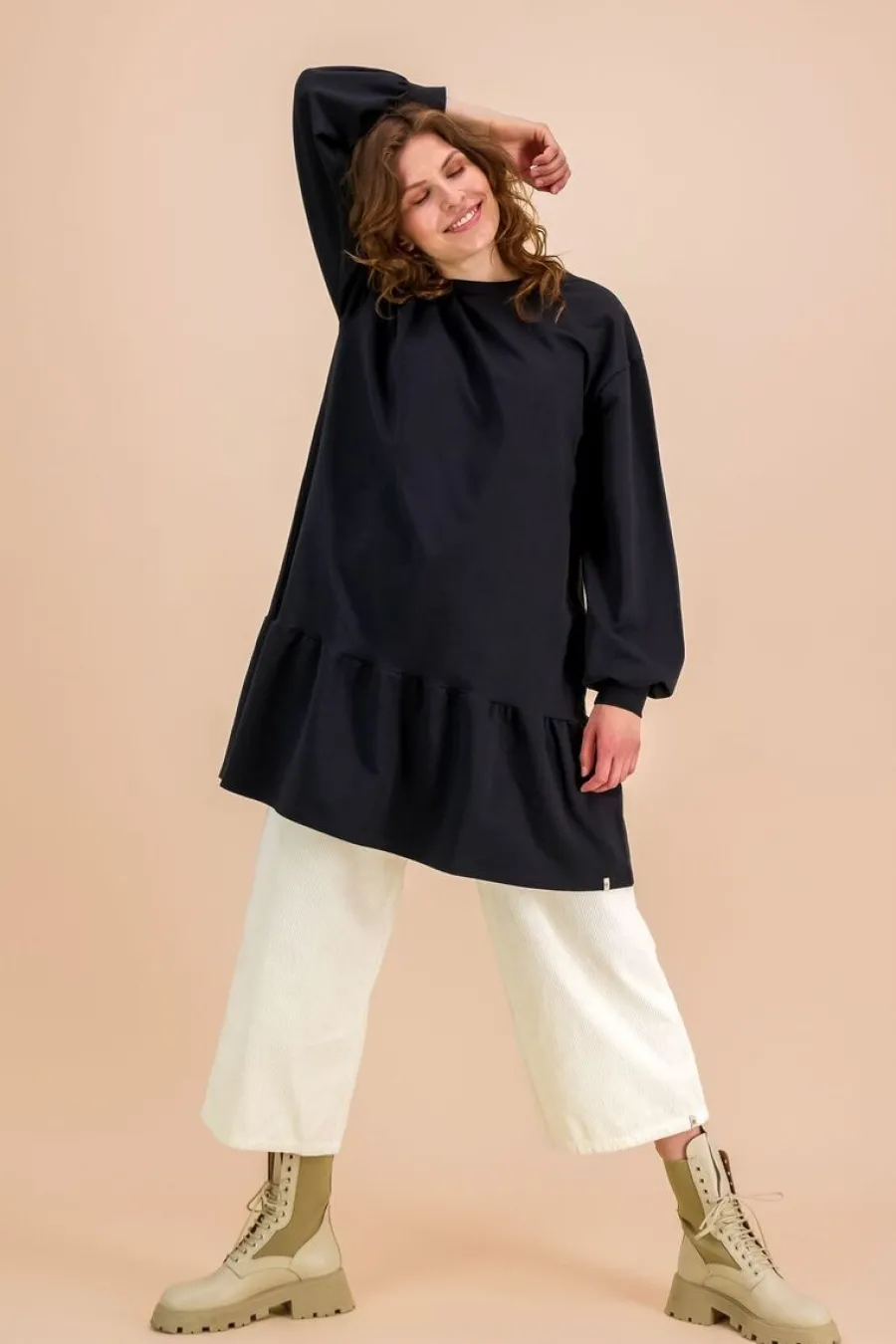 Ruffle Collegemekko, Musta>Kaiko Best