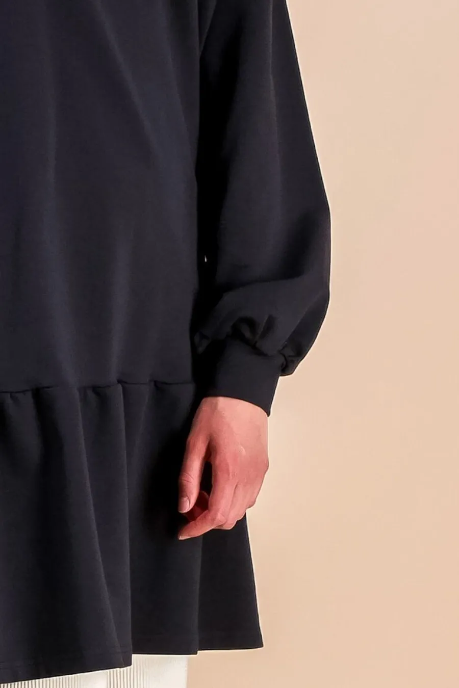 Ruffle Collegemekko, Musta>Kaiko Best