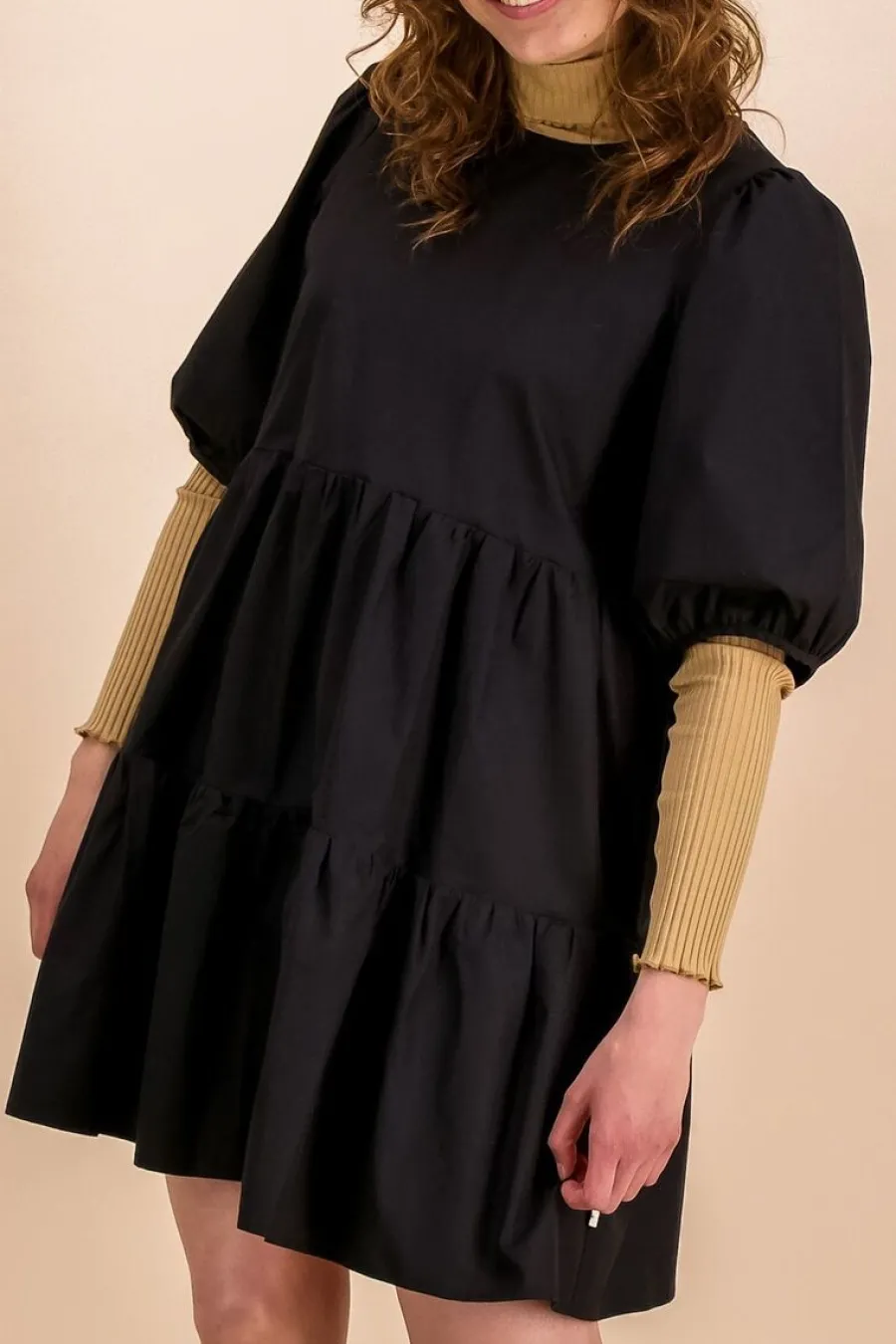 Tiered Mini Mekko, Musta>Kaiko Fashion