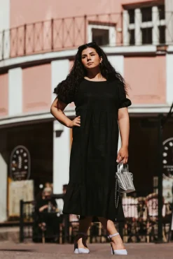 Astrid Pellavamekko, Musta><noscript><img width=