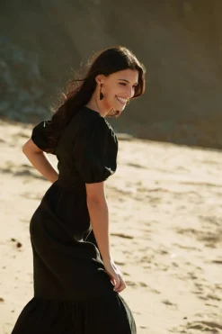 Astrid Pellavamekko, Musta><noscript><img width=
