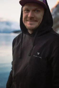 Taimen Huppari, Musta><noscript><img width=