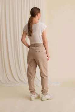 Henrika Housut, Tammi><noscript><img width=